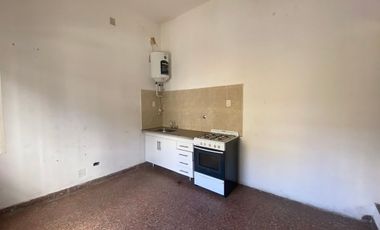 VENTA EN BLOCK 4 DEPTOS DE 2 AMB C/U + GALPÓN