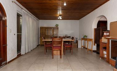 VENTA DE CASA EN HURLINGHAM OPORTUNIDAD!!