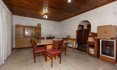 VENTA DE CASA EN HURLINGHAM OPORTUNIDAD!!