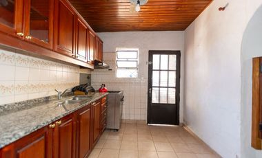 VENTA DE CASA EN HURLINGHAM OPORTUNIDAD!!