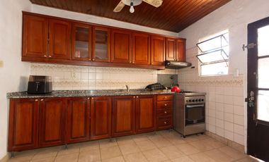 VENTA DE CASA EN HURLINGHAM OPORTUNIDAD!!