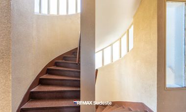 DEPARTAMENTO TIPO DÚPLEX EN EL CENTRO CON COCHERA
