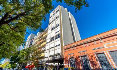 DEPARTAMENTO TIPO DÚPLEX EN EL CENTRO CON COCHERA