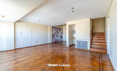 DEPARTAMENTO TIPO DÚPLEX EN EL CENTRO CON COCHERA