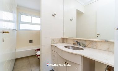 DEPARTAMENTO TIPO DÚPLEX EN EL CENTRO CON COCHERA