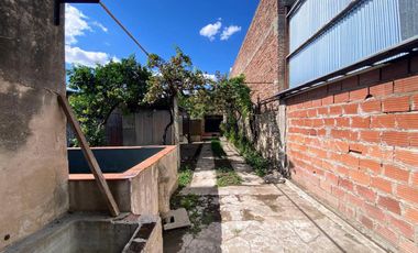 VENTA CASA B. UNIVERSITARIO CON GALPON Y GRAN LOTE