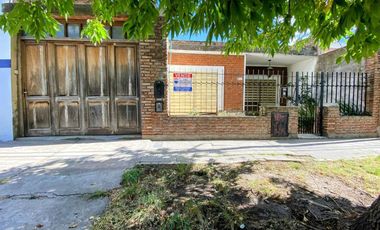 VENTA CASA B. UNIVERSITARIO CON GALPON Y GRAN LOTE