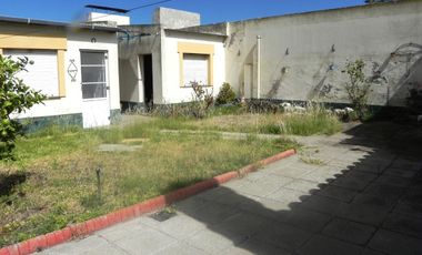 Amplia Propiedad en Venta con Local