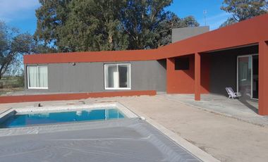 CASA QUINTA CON PILETA Y AMPLIO PARQUE, LA BRAVA