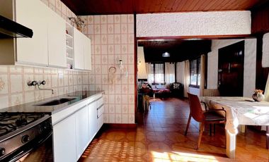 VENTA CASA 4 AMB EN BLOCK CON 2 DEPTOS GARAGE