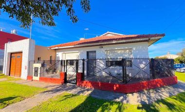 VENTA CASA 4 AMB EN BLOCK CON 2 DEPTOS GARAGE