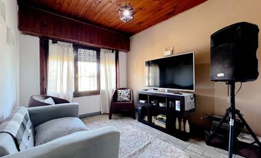 VENTA CASA 4 AMB EN BLOCK CON 2 DEPTOS GARAGE