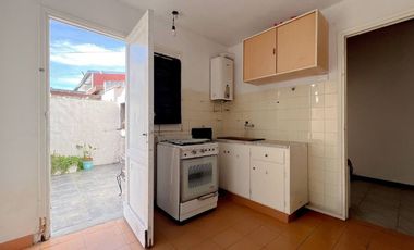VENTA CASA 4 AMB EN BLOCK CON 2 DEPTOS GARAGE