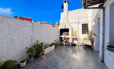 VENTA CASA 4 AMB EN BLOCK CON 2 DEPTOS GARAGE