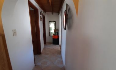 VENTA CASA 4 AMBIENTES CON GRAN PARQUE