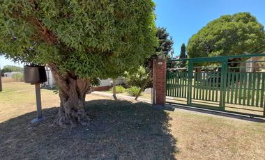 VENTA CASA 4 AMBIENTES CON GRAN PARQUE