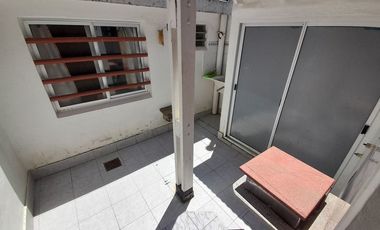 VENTA CASA 4 AMBIENTES CON GRAN PARQUE