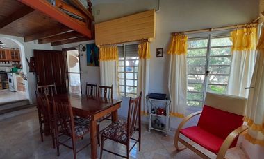 VENTA CASA 4 AMBIENTES CON GRAN PARQUE