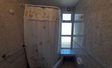 VENTA CASA 4 AMBIENTES CON GRAN PARQUE