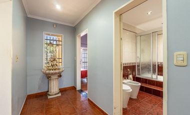 Casa venta Sarandi 4 amb cochera pileta quincho