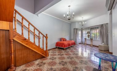 Casa venta Sarandi 4 amb cochera pileta quincho