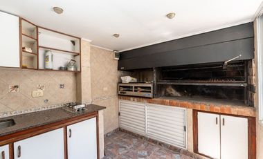 Casa venta Sarandi 4 amb cochera pileta quincho