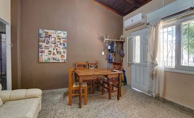 Casa 4 ambientes en Venta Banfield con jardín