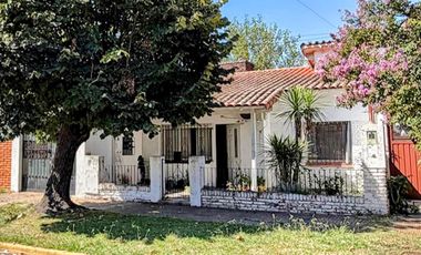 Casa 4 ambientes en Venta Banfield con jardín