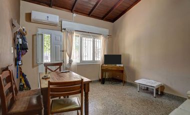 Casa 4 ambientes en Venta Banfield con jardín
