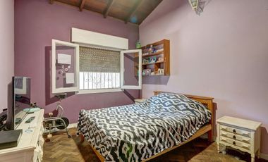 Casa 4 ambientes en Venta Banfield con jardín