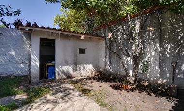 Casa 4 ambientes en Venta Banfield con jardín