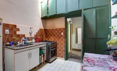 Casa 4 ambientes en Venta Banfield con jardín