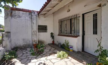 Casa 4 ambientes en Venta Banfield con jardín
