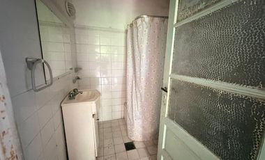 CASA A RECICLAR / LOTE PROPIO 243MTS / BANFIELD