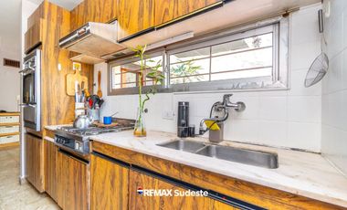 VENTA CASA TRADICIONAL EN EL CENTRO AMPLIO LOTE