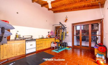 VENTA CASA TRADICIONAL EN EL CENTRO AMPLIO LOTE