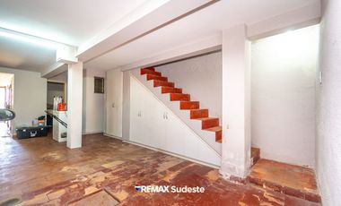 VENTA CASA TRADICIONAL EN EL CENTRO AMPLIO LOTE
