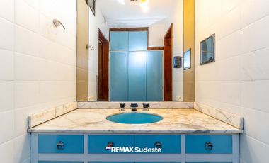 VENTA CASA TRADICIONAL EN EL CENTRO AMPLIO LOTE