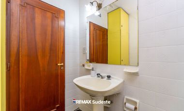 VENTA CASA TRADICIONAL EN EL CENTRO AMPLIO LOTE