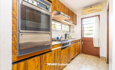 VENTA CASA TRADICIONAL EN EL CENTRO AMPLIO LOTE