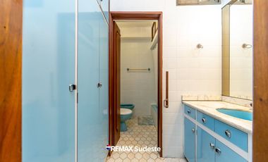 VENTA CASA TRADICIONAL EN EL CENTRO AMPLIO LOTE