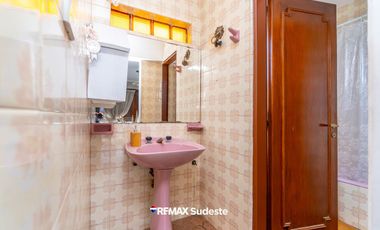 VENTA CASA TRADICIONAL EN EL CENTRO AMPLIO LOTE