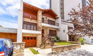 VENTA CASA TRADICIONAL EN EL CENTRO AMPLIO LOTE