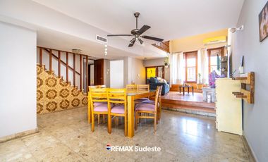 VENTA CASA TRADICIONAL EN EL CENTRO AMPLIO LOTE