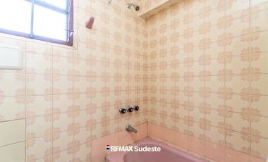 VENTA CASA TRADICIONAL EN EL CENTRO AMPLIO LOTE