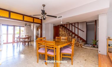 VENTA CASA TRADICIONAL EN EL CENTRO AMPLIO LOTE
