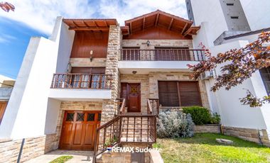 VENTA CASA TRADICIONAL EN EL CENTRO AMPLIO LOTE