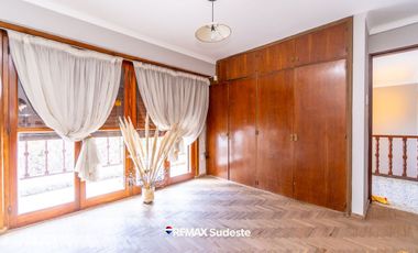 VENTA CASA TRADICIONAL EN EL CENTRO AMPLIO LOTE