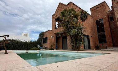 IMPORTANTE CASA EN VENTA BARRIO PALOS VERDES