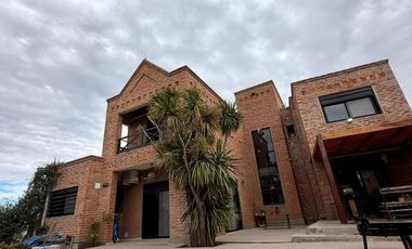 IMPORTANTE CASA EN VENTA BARRIO PALOS VERDES